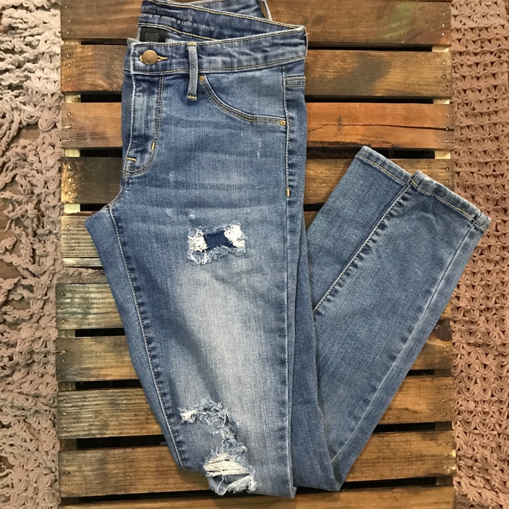 Distressed jeans - mid rise